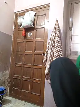 Snapshot of sanu_07 chatting on 12/21/25, 04:30 sanu 07 online show from 12/21/25, 04:30