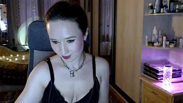 ClassyInna online show from 12/04/25, 09:07