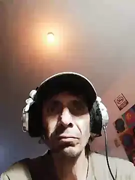 Snapshot of githot chatting on 09/19/25, 09:43 githot online show from 09/19/25, 09:43