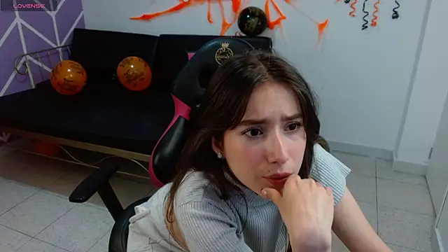 Adhara Kitten online show from 10/27/25, 01:04