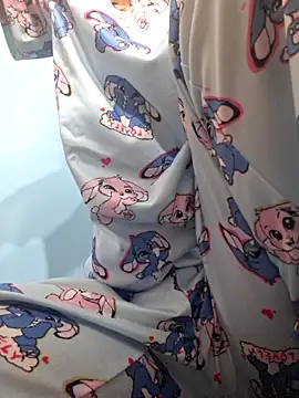 Snapshot of aellabeyonce chatting on 09/15/25, 07:52 aellabeyonce online show from 09/15/25, 07:52