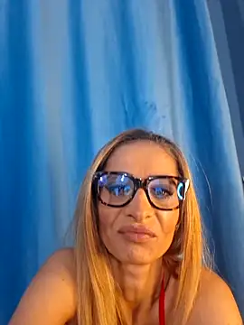 Snapshot of aellabeyonce chatting on 10/25/25, 11:40 aellabeyonce online show from 10/25/25, 11:40