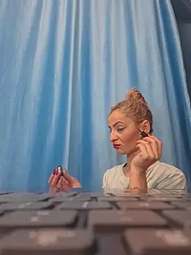 Snapshot of aellabeyonce chatting on 11/28/25, 10:29 aellabeyonce online show from 11/28/25, 10:29