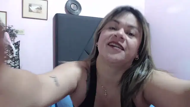 pamela echeverria online show from 09/22/25, 10:17