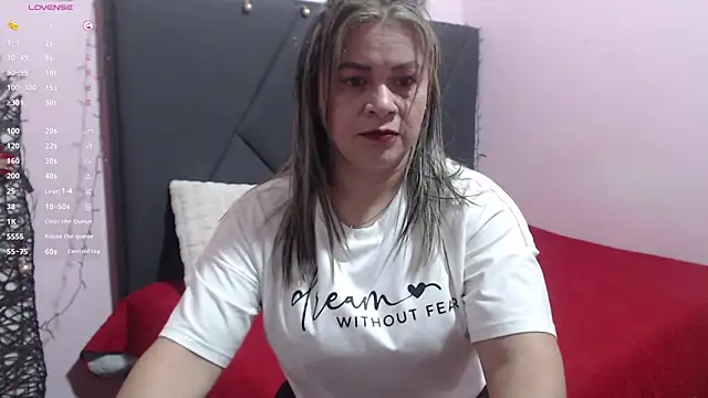 pamela echeverria online show from 11/29/25, 11:24