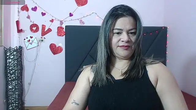 Snapshot of pamela_echeverria chatting on 04/21/26, 11:16 pamela echeverria online show from 04/21/26, 11:16