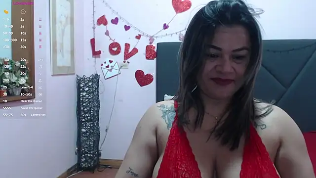Snapshot of pamela_echeverria chatting on 04/23/26, 11:20 pamela echeverria online show from 04/23/26, 11:20