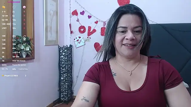 Snapshot of pamela_echeverria chatting on 04/28/26, 11:15 pamela echeverria online show from 04/28/26, 11:15