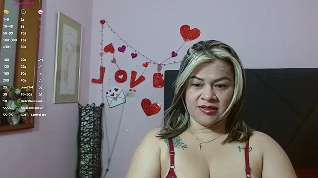 Snapshot of pamela_echeverria chatting on 05/27/26, 11:18 pamela echeverria online show from 05/27/26, 11:18