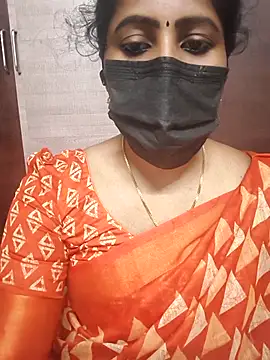 Snapshot of vasundhara26 chatting on 10/11/25, 08:18 vasundhara26 online show from 10/11/25, 08:18