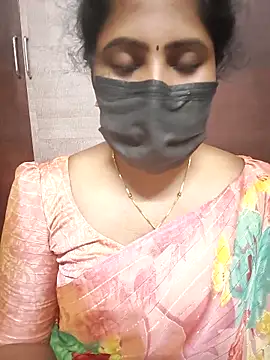 Snapshot of vasundhara26 chatting on 11/21/25, 07:12 vasundhara26 online show from 11/21/25, 07:12