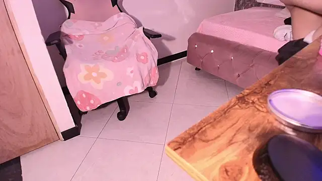 Terraelowen online show from 10/11/25, 10:58