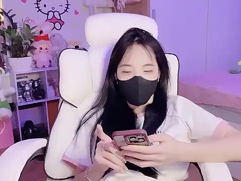 Snapshot of keelinnn19 chatting on 10/30/25, 11:05 keelinnn19 online show from 10/30/25, 11:05