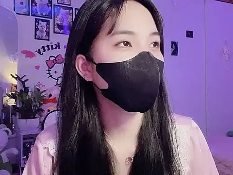 Snapshot of keelinnn19 chatting on 10/31/25, 11:33 keelinnn19 online show from 10/31/25, 11:33