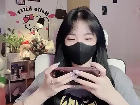 Snapshot of keelinnn19 chatting on 12/13/25, 07:53 keelinnn19 online show from 12/13/25, 07:53