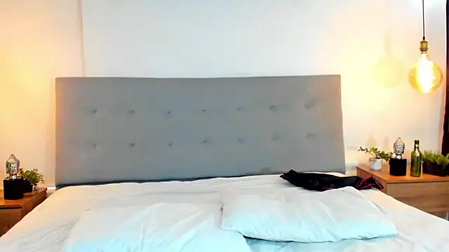 Luna Claire online show from 10/25/25, 03:40