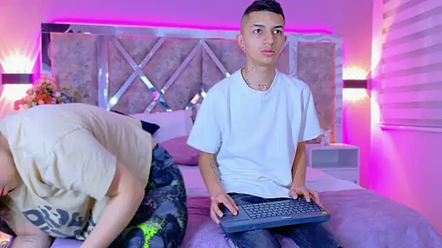 NickandAbby  online show from 10/06/25, 12:13