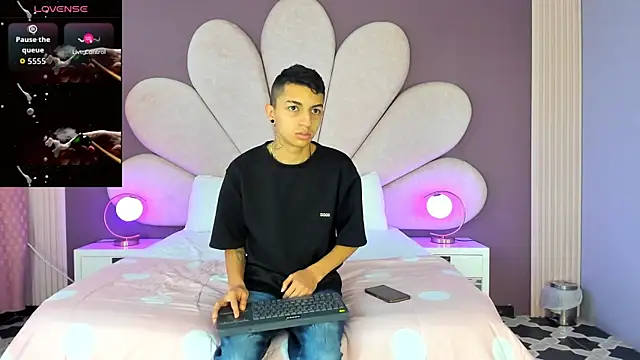 NickandAbby  online show from 11/14/25, 12:15