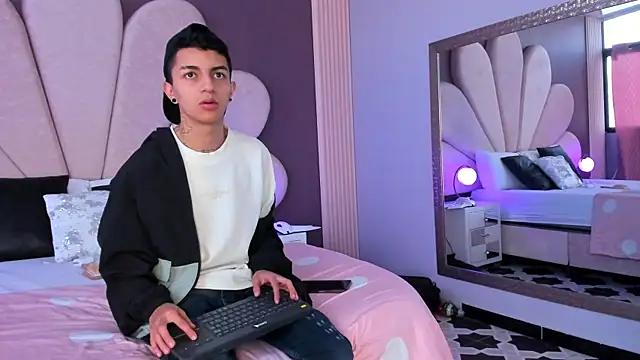 NickandAbby  online show from 11/25/25, 12:16