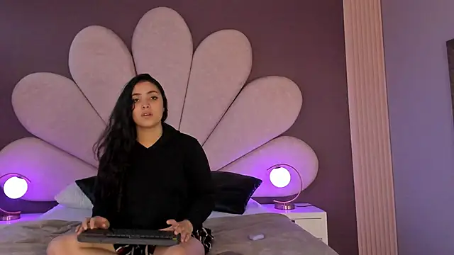 NickandAbby  online show from 11/26/25, 11:33