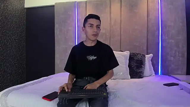 Snapshot of NickandAbby_ chatting on 04/23/26, 07:38 NickandAbby online show from 04/23/26, 07:38