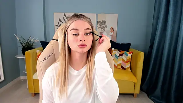 SweetyLicky online show from 10/19/25, 04:07