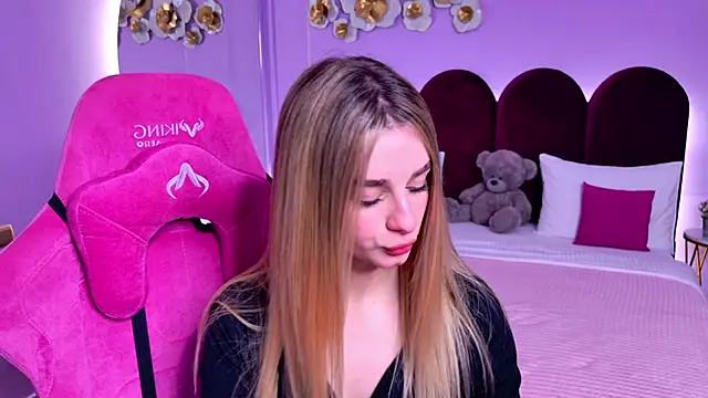 SweetyLicky online show from 11/13/25, 04:17