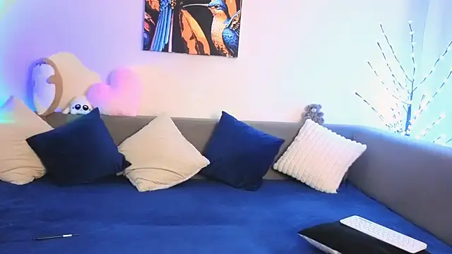 Bella Hillss online show from 03/17/26, 08:01