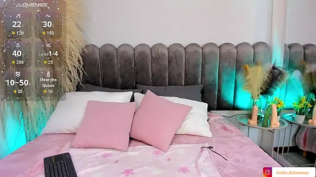 Snapshot of Viollet_xoxo chatting on 09/24/25, 07:50 Viollet xoxo online show from 09/24/25, 07:50