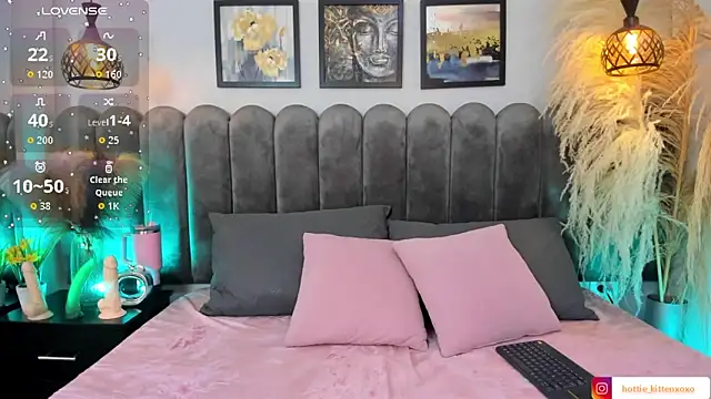 Snapshot of Viollet_xoxo chatting on 09/30/25, 08:14 Viollet xoxo online show from 09/30/25, 08:14