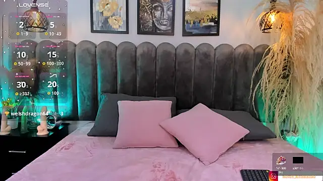 Snapshot of Viollet_xoxo chatting on 10/02/25, 10:39 Viollet xoxo online show from 10/02/25, 10:39