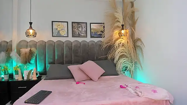 Snapshot of Viollet_xoxo chatting on 10/08/25, 08:28 Viollet xoxo online show from 10/08/25, 08:28