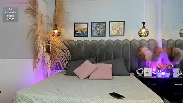 Snapshot of Viollet_xoxo chatting on 10/13/25, 07:25 Viollet xoxo online show from 10/13/25, 07:25