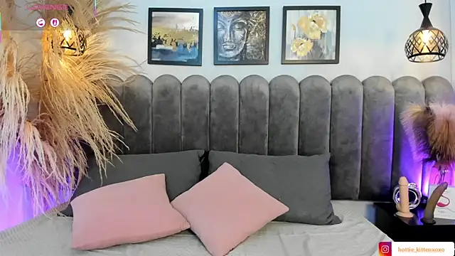 Snapshot of Viollet_xoxo chatting on 10/14/25, 08:53 Viollet xoxo online show from 10/14/25, 08:53