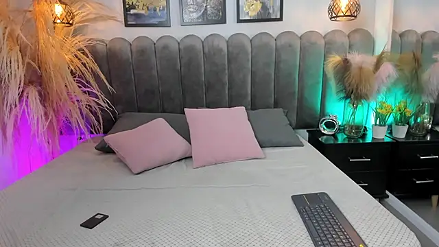 Snapshot of Viollet_xoxo chatting on 10/15/25, 08:31 Viollet xoxo online show from 10/15/25, 08:31