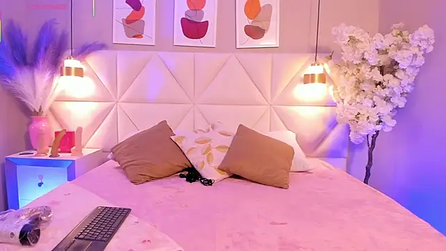 Snapshot of Viollet_xoxo chatting on 10/22/25, 03:29 Viollet xoxo online show from 10/22/25, 03:29