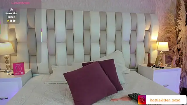 Viollet xoxo online show from 02/04/26, 08:03