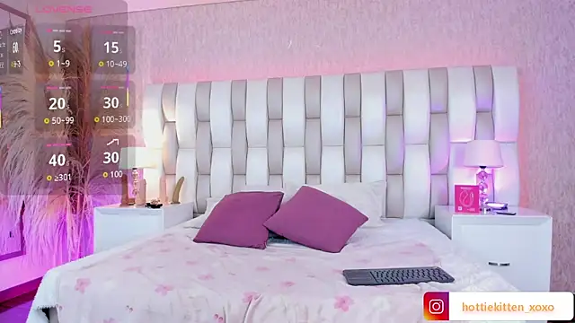 Viollet xoxo online show from 02/17/26, 08:04