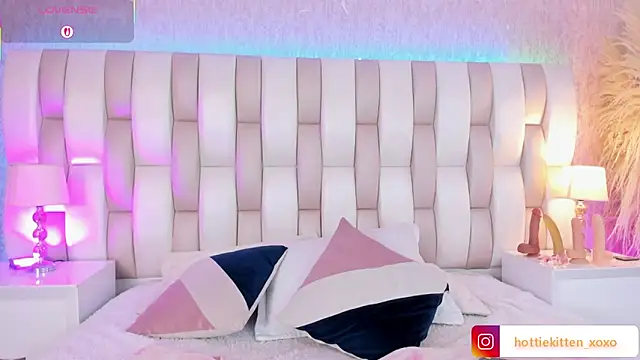 Viollet xoxo online show from 02/28/26, 07:37