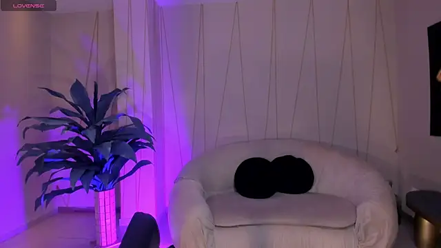 MiaLaurence online show from 11/03/25, 11:55