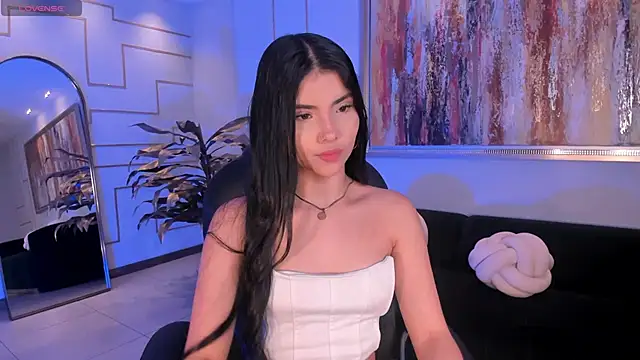 Snapshot of MiaLaurence chatting on 12/16/25, 07:30 MiaLaurence online show from 12/16/25, 07:30