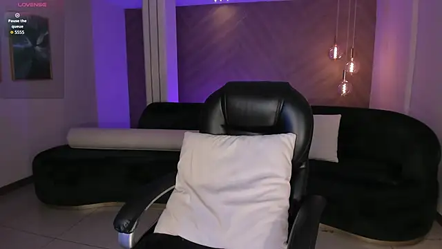 MiaLaurence online show from 02/27/26, 07:58