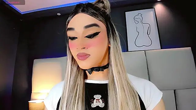 Valeriasmiithh online show from 10/10/25, 08:41