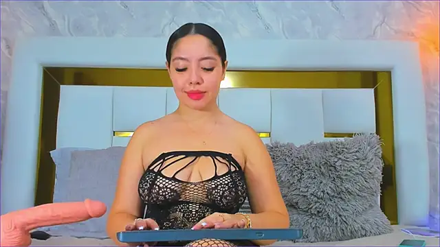 Snapshot of MiaFarkash chatting on 09/19/25, 04:18 MiaFarkash online show from 09/19/25, 04:18