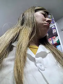 Snapshot of Sophie_del_Castillo chatting on 09/27/25, 01:32 Sophie del Castillo online show from 09/27/25, 01:32