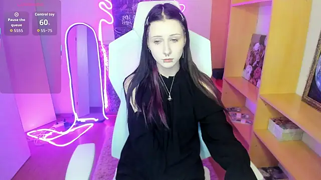 Snapshot of AmamiDark chatting on 10/15/25, 01:39 AmamiDark online show from 10/15/25, 01:39