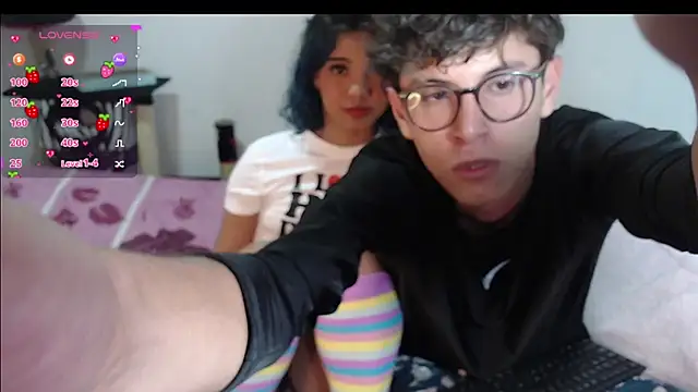 Snapshot of lolaxdavid chatting on 11/22/25, 05:28 lolaxdavid online show from 11/22/25, 05:28