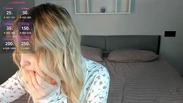 Julliakoill online show from 10/25/25, 08:00