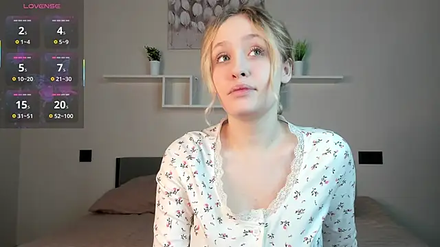 Julliakoill online show from 10/30/25, 04:47