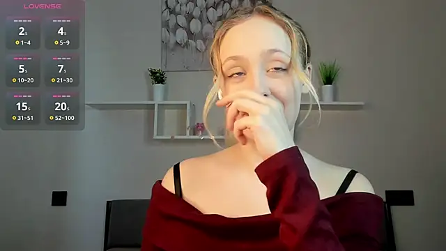 Julliakoill online show from 11/08/25, 08:03